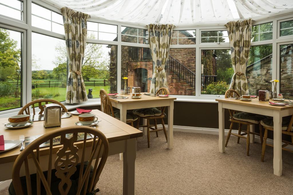 レオミンスター Hills Farm Bed & Breakfast エクステリア 写真