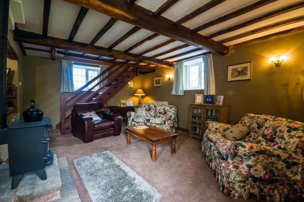 レオミンスター Hills Farm Bed & Breakfast エクステリア 写真