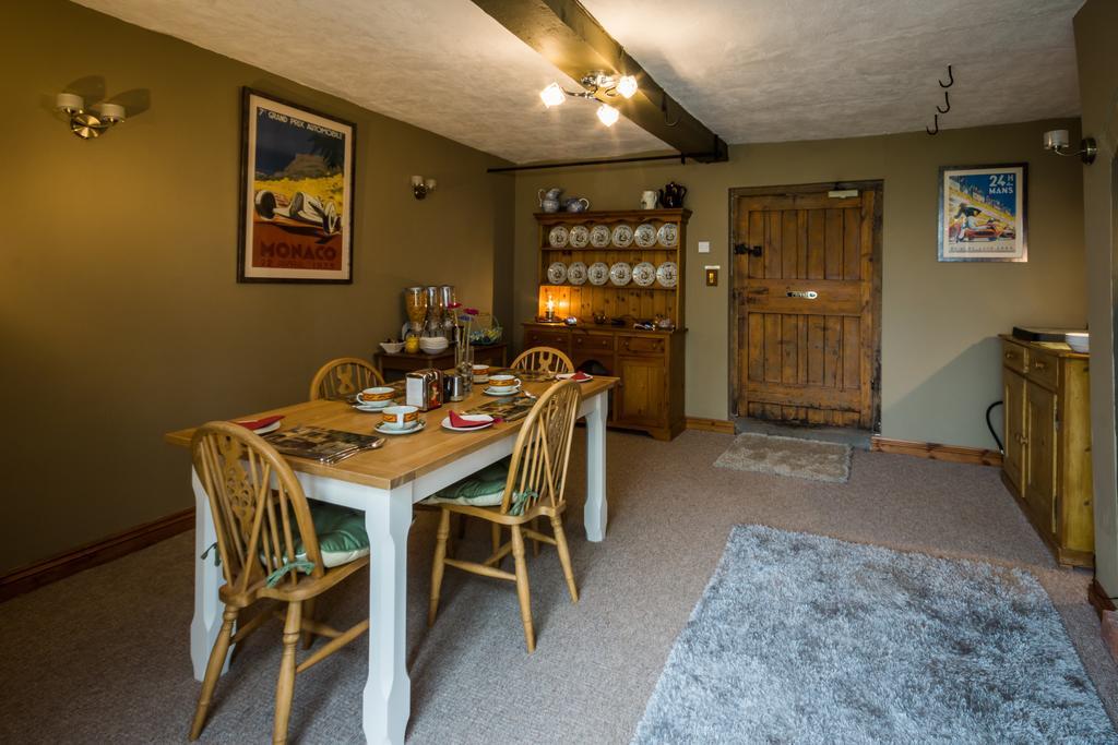 レオミンスター Hills Farm Bed & Breakfast エクステリア 写真