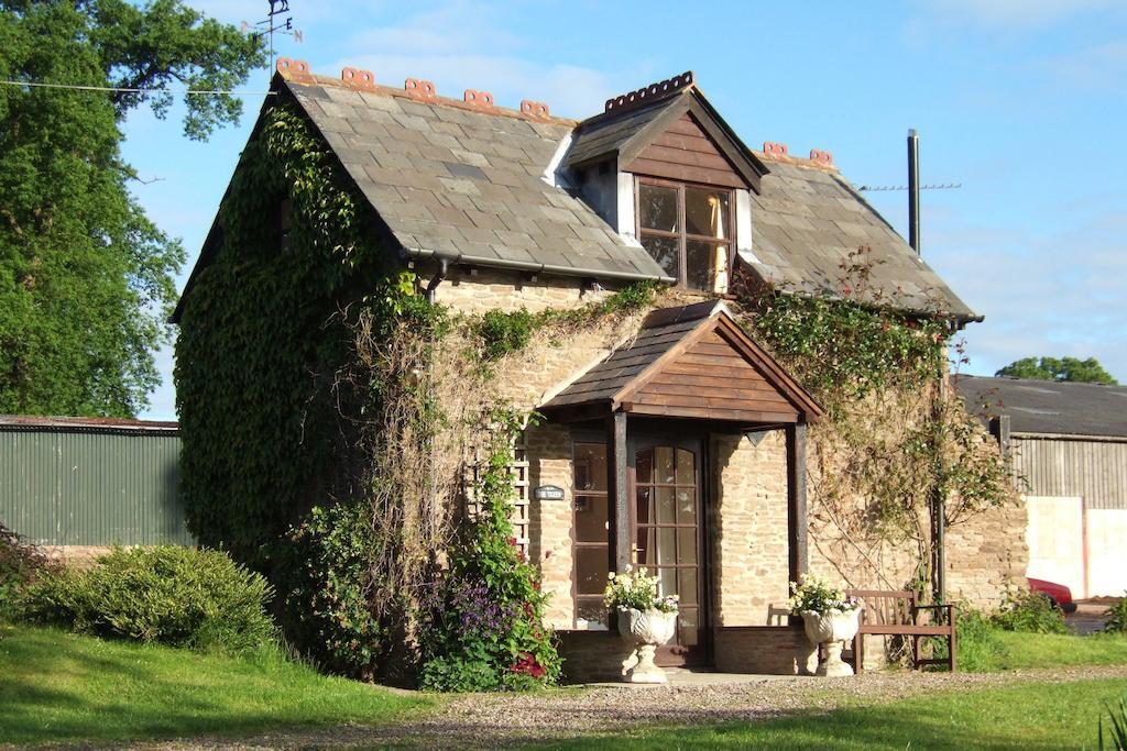 レオミンスター Hills Farm Bed & Breakfast エクステリア 写真