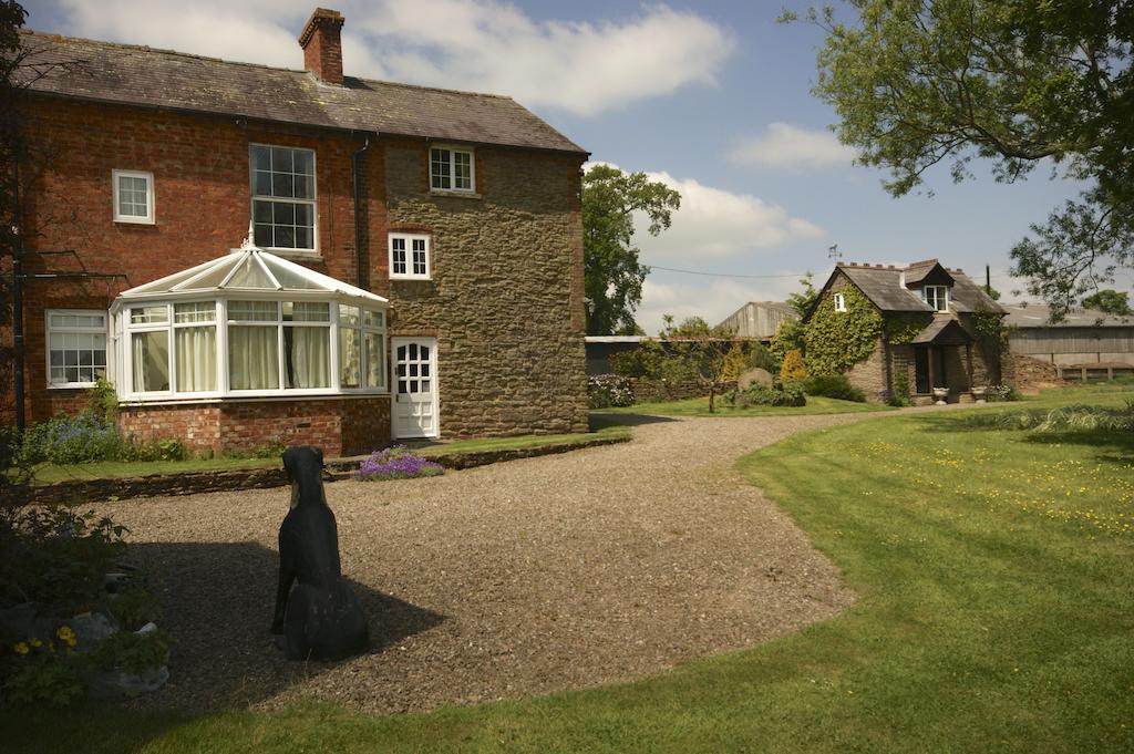 レオミンスター Hills Farm Bed & Breakfast エクステリア 写真