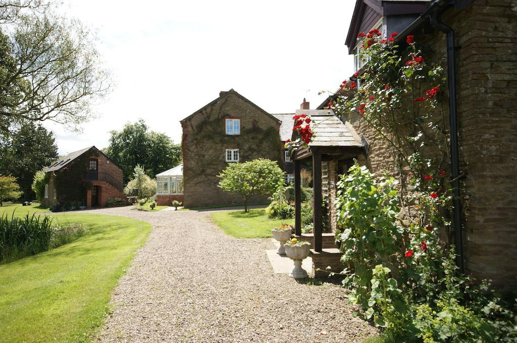 レオミンスター Hills Farm Bed & Breakfast エクステリア 写真