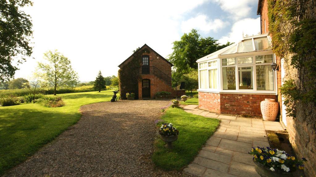 レオミンスター Hills Farm Bed & Breakfast エクステリア 写真