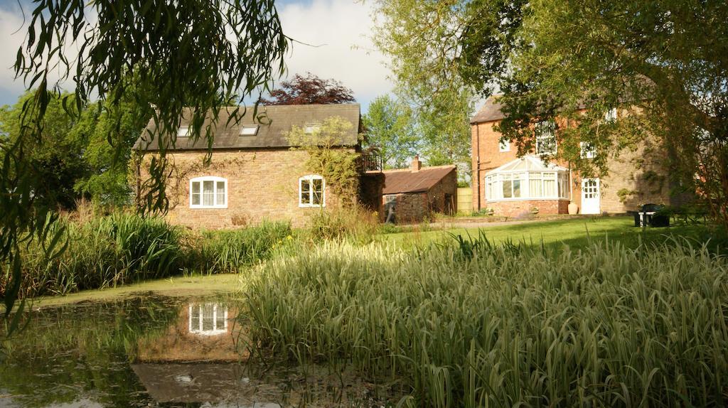 レオミンスター Hills Farm Bed & Breakfast エクステリア 写真