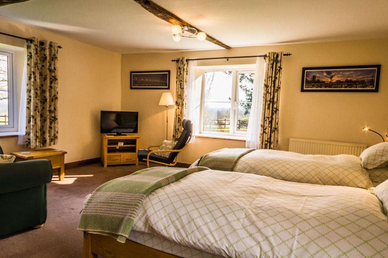 レオミンスター Hills Farm Bed & Breakfast エクステリア 写真