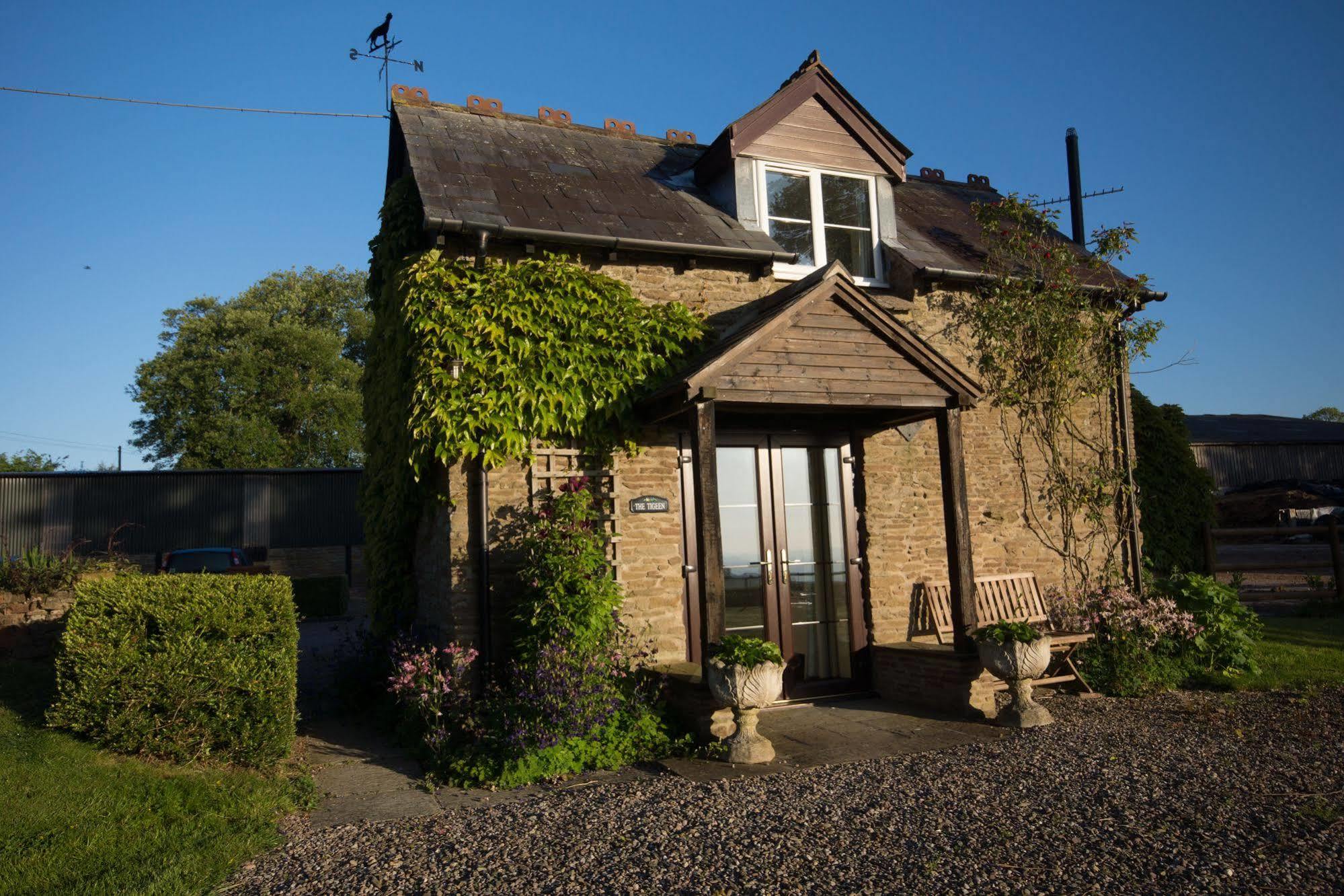 レオミンスター Hills Farm Bed & Breakfast エクステリア 写真