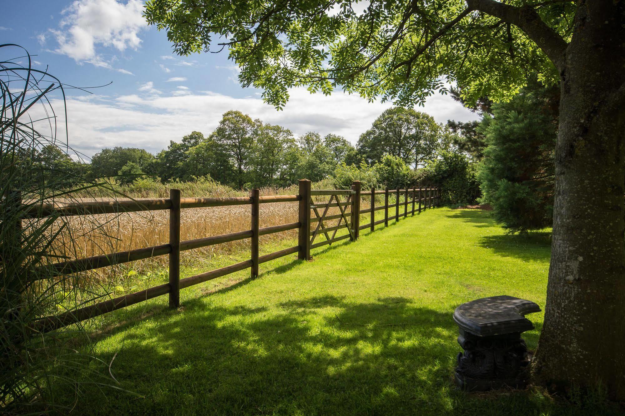 レオミンスター Hills Farm Bed & Breakfast エクステリア 写真