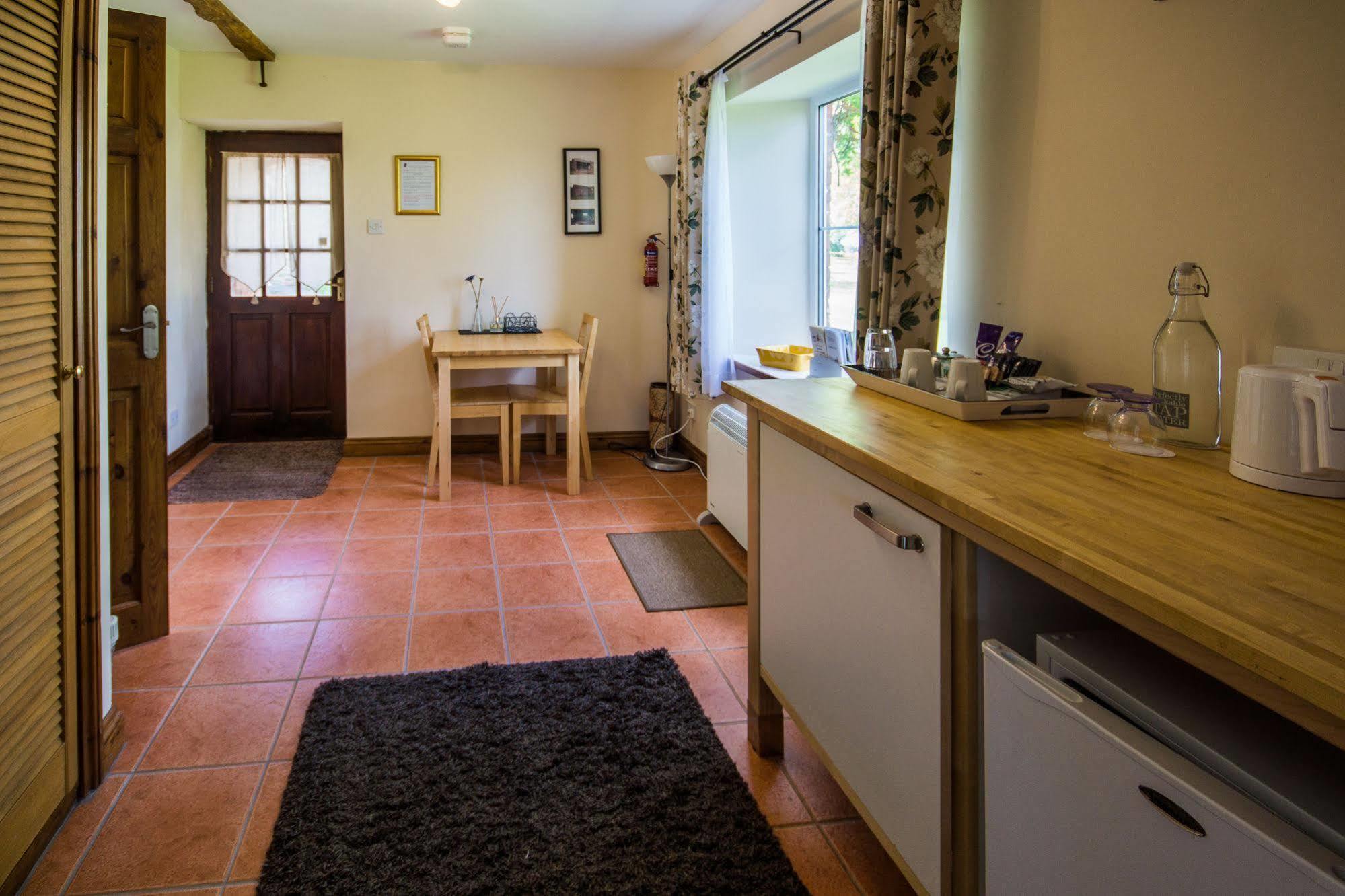 レオミンスター Hills Farm Bed & Breakfast エクステリア 写真